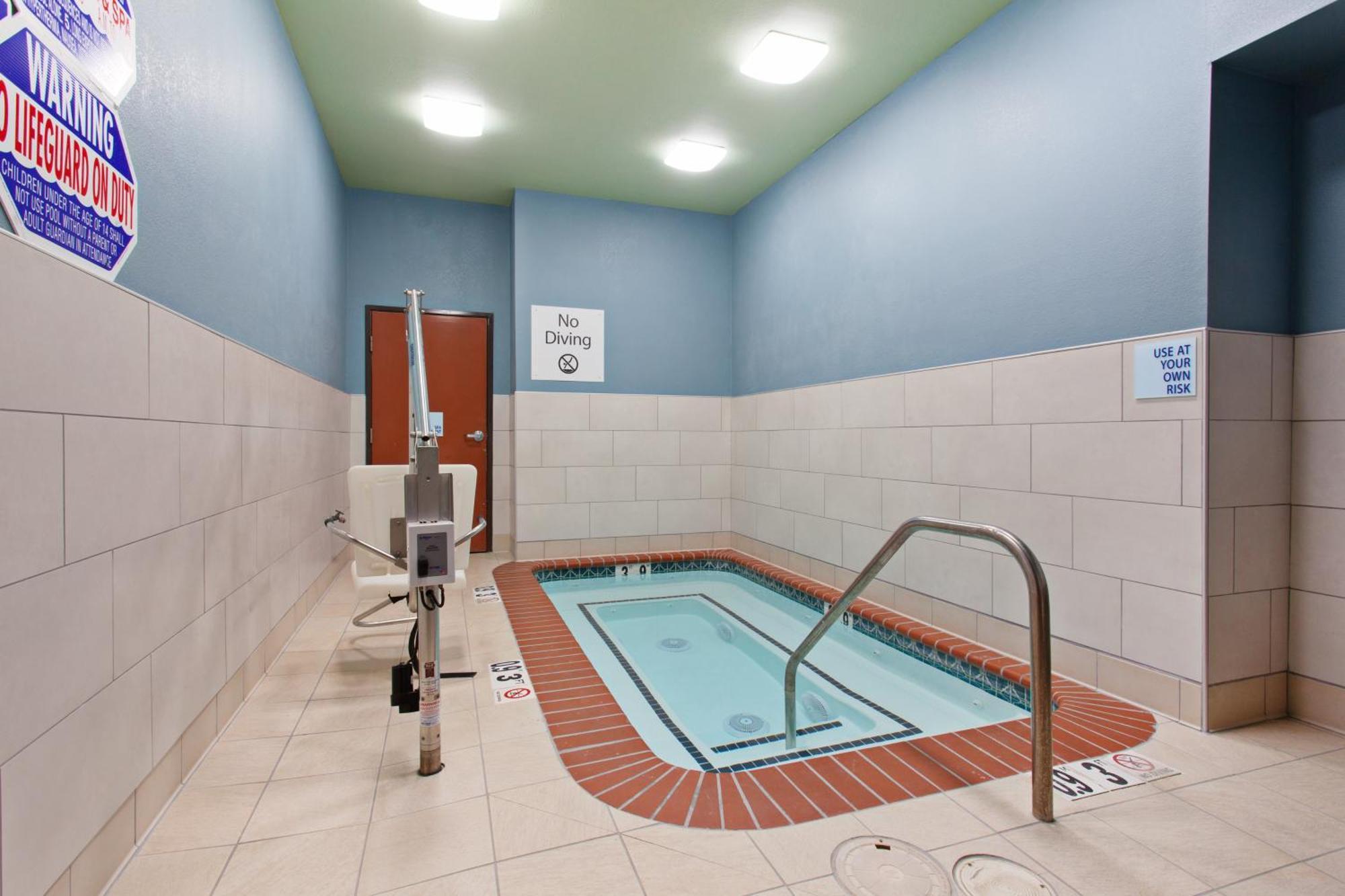 Holiday Inn Express & Suites Oakland - Airport By Ihg מראה חיצוני תמונה