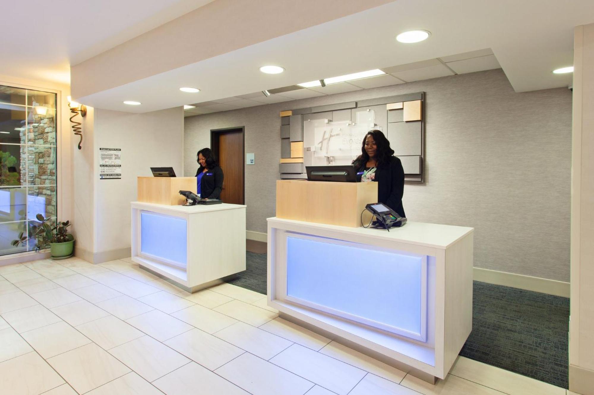 Holiday Inn Express & Suites Oakland - Airport By Ihg מראה חיצוני תמונה