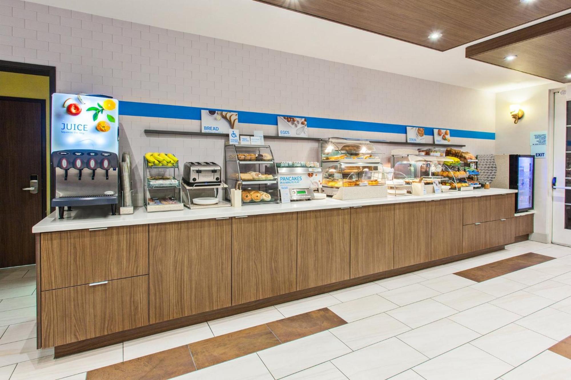Holiday Inn Express & Suites Oakland - Airport By Ihg מראה חיצוני תמונה