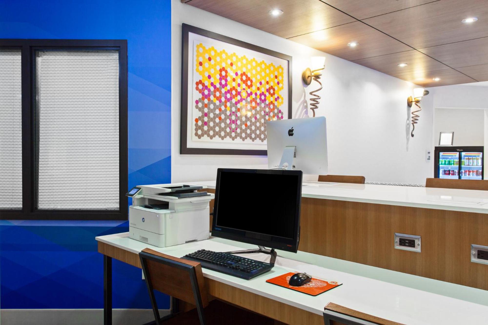 Holiday Inn Express & Suites Oakland - Airport By Ihg מראה חיצוני תמונה