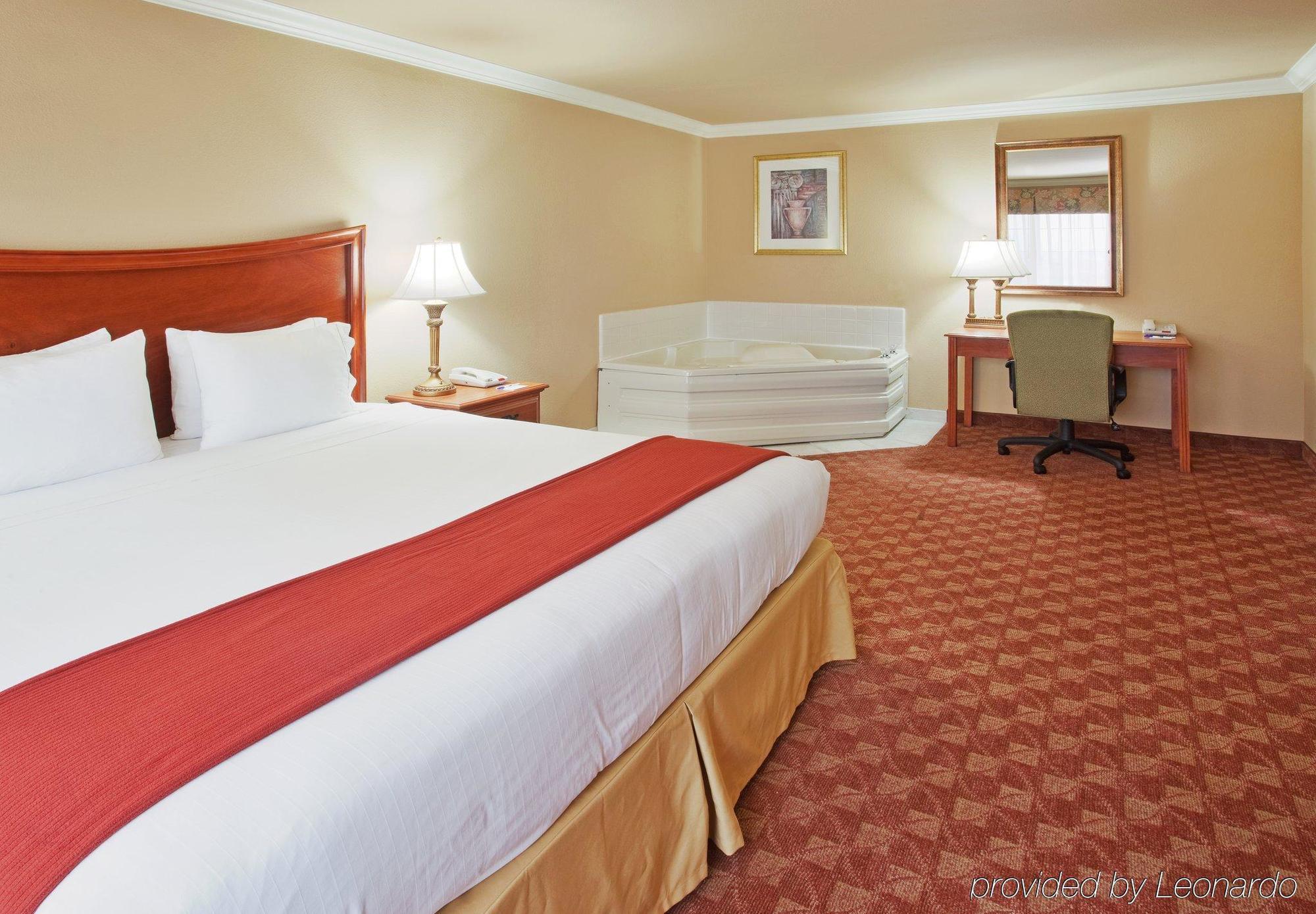 Holiday Inn Express & Suites Oakland - Airport By Ihg חדר תמונה