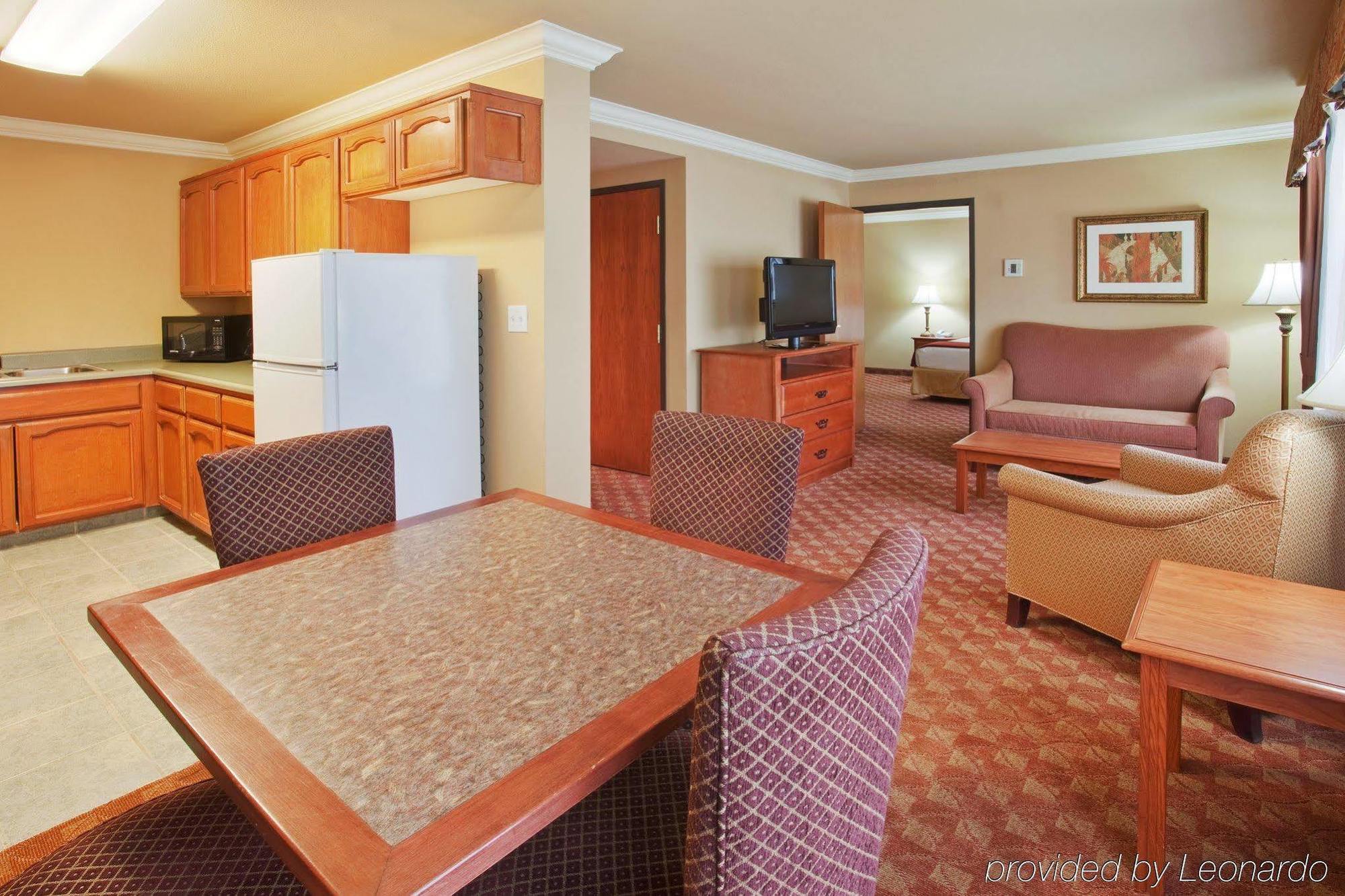 Holiday Inn Express & Suites Oakland - Airport By Ihg מראה חיצוני תמונה